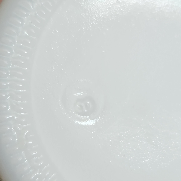 Vintage White Milk Glass Bud Vase Beehive Mark - Picture 6 of 6